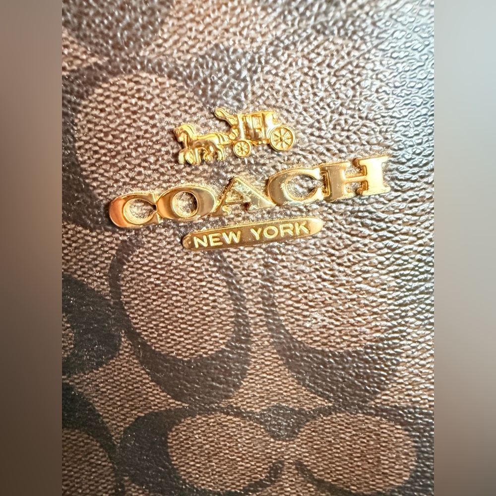 Coach Lillie Carryall - Picture 4 of 7